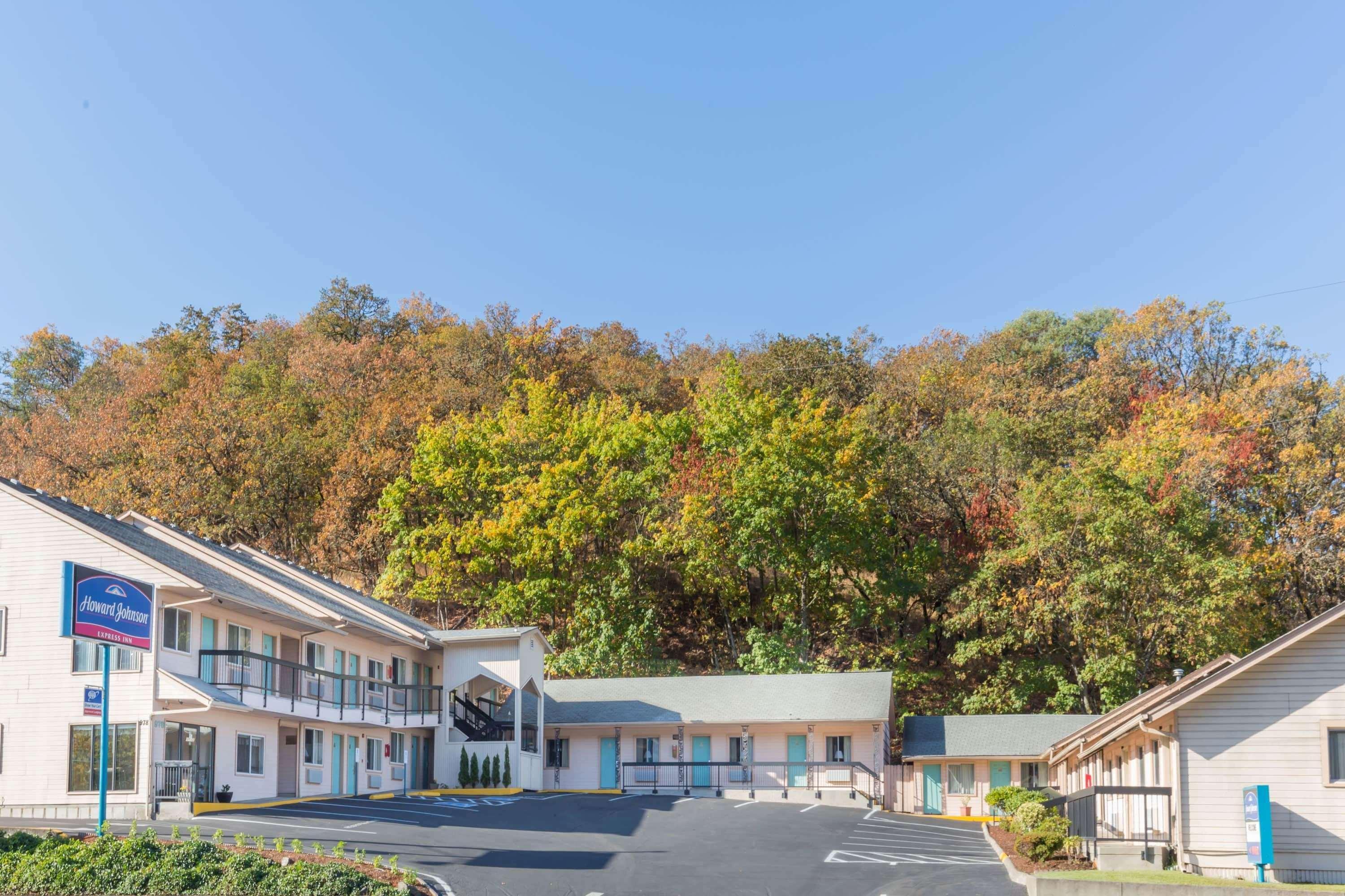 Howard Johnson By Wyndham Roseburg Exterior photo