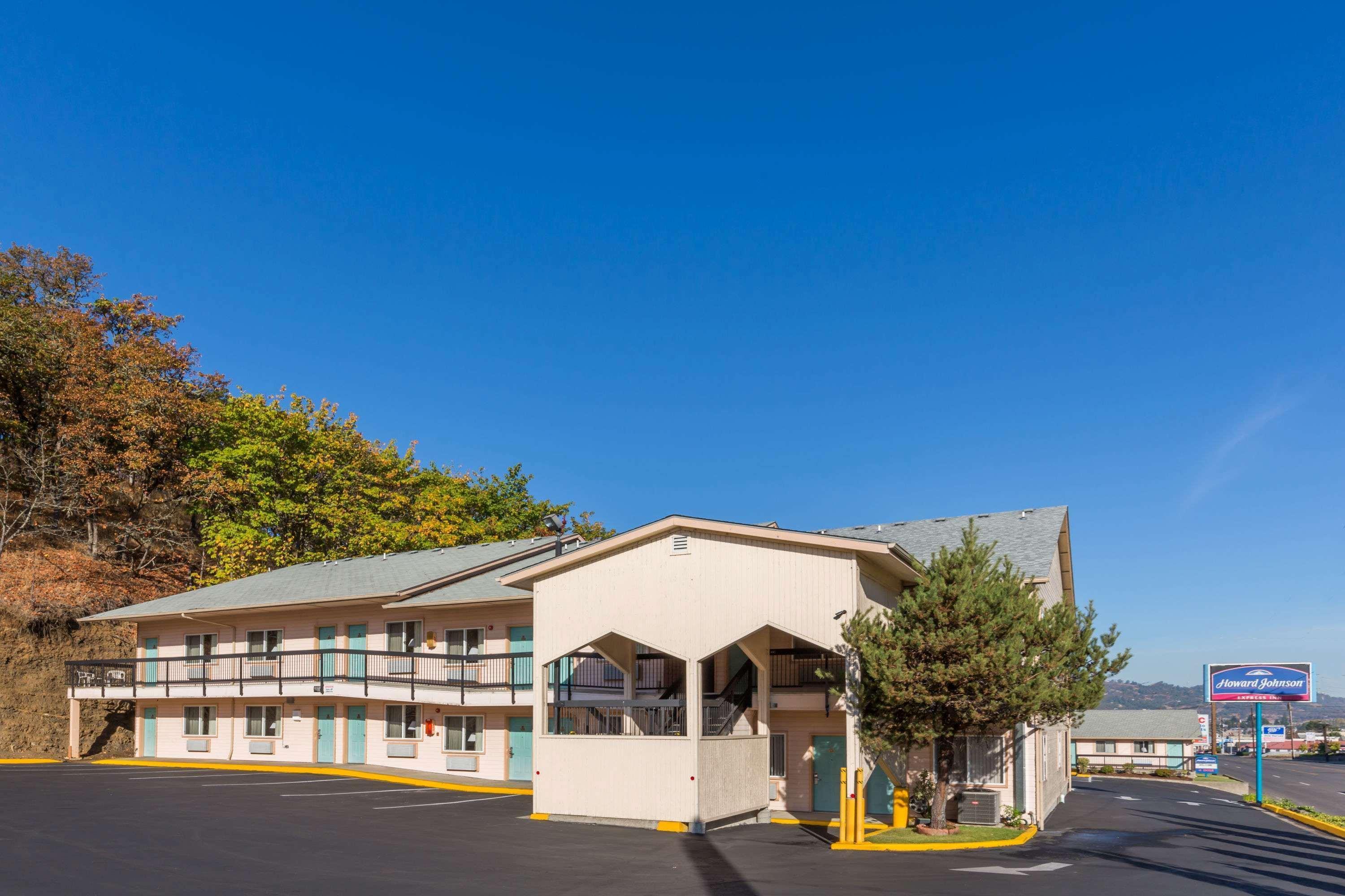 Howard Johnson By Wyndham Roseburg Exterior photo