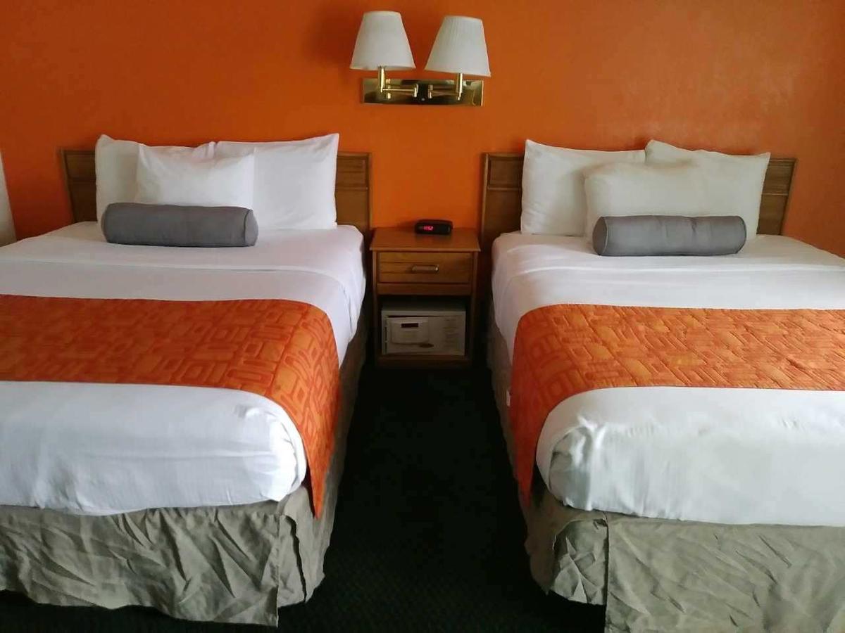 Howard Johnson By Wyndham Roseburg Exterior photo