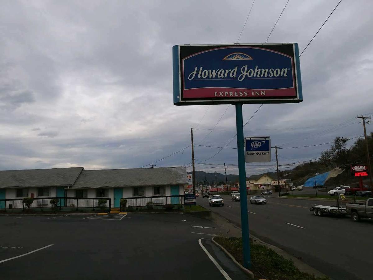 Howard Johnson By Wyndham Roseburg Exterior photo