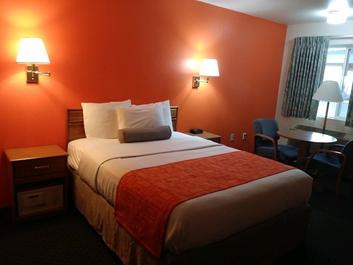 Howard Johnson By Wyndham Roseburg Exterior photo