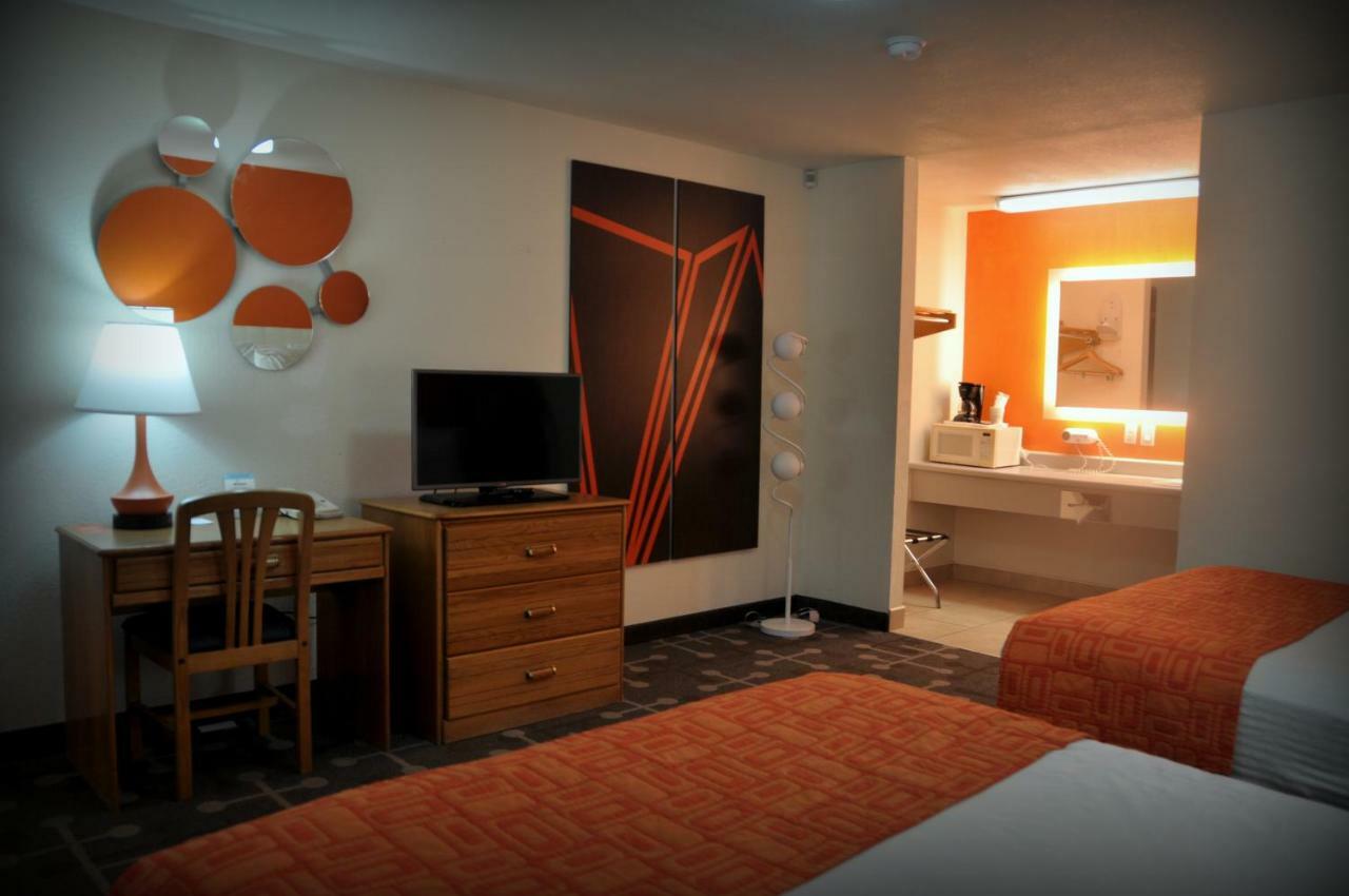 Howard Johnson By Wyndham Roseburg Exterior photo