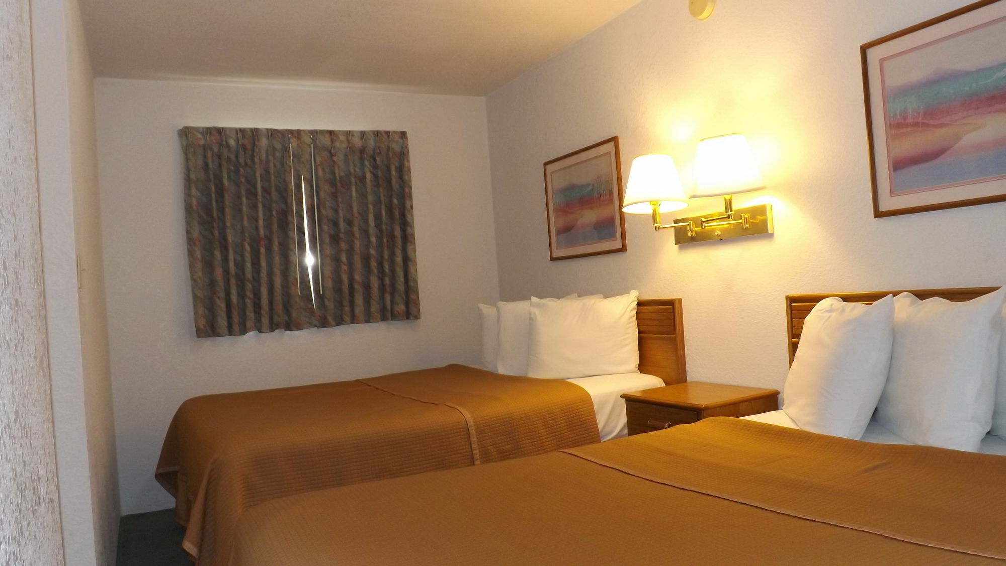 Howard Johnson By Wyndham Roseburg Exterior photo