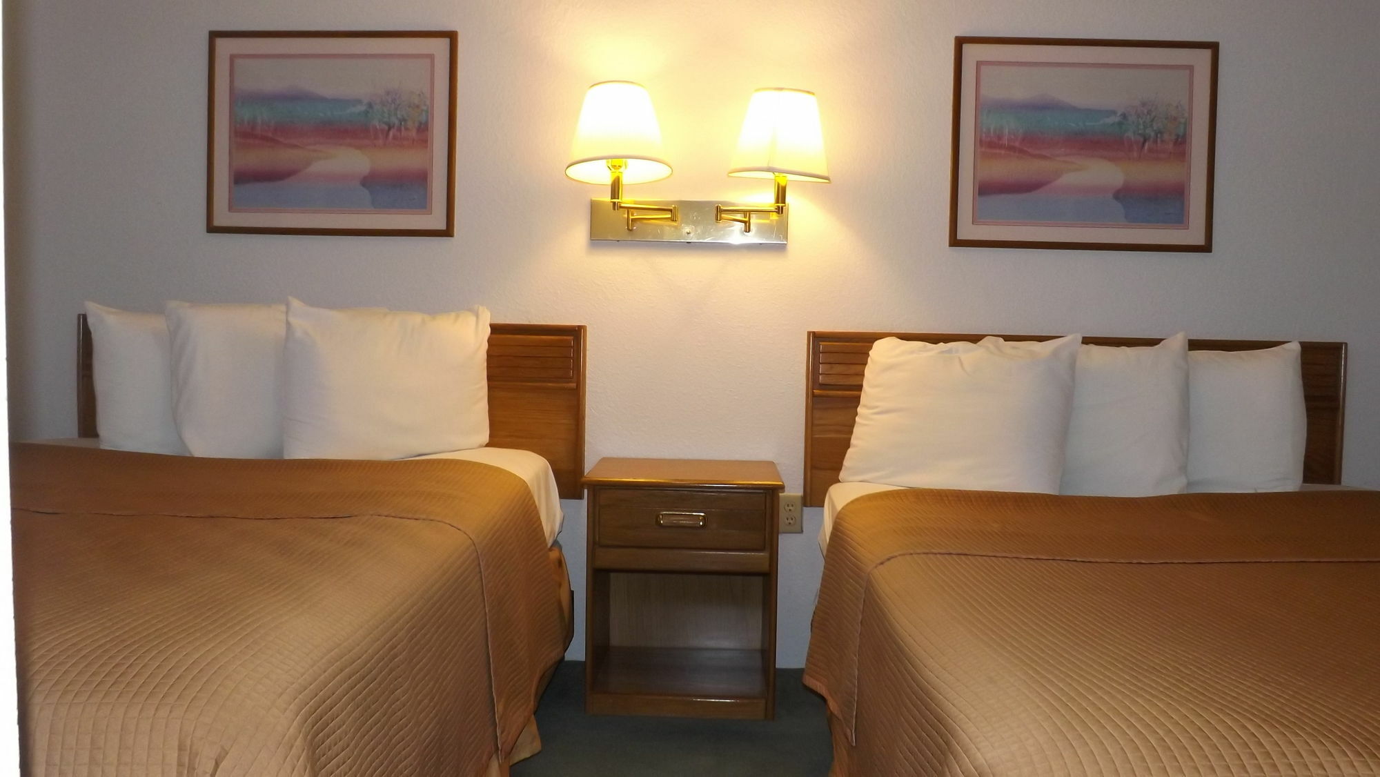 Howard Johnson By Wyndham Roseburg Exterior photo