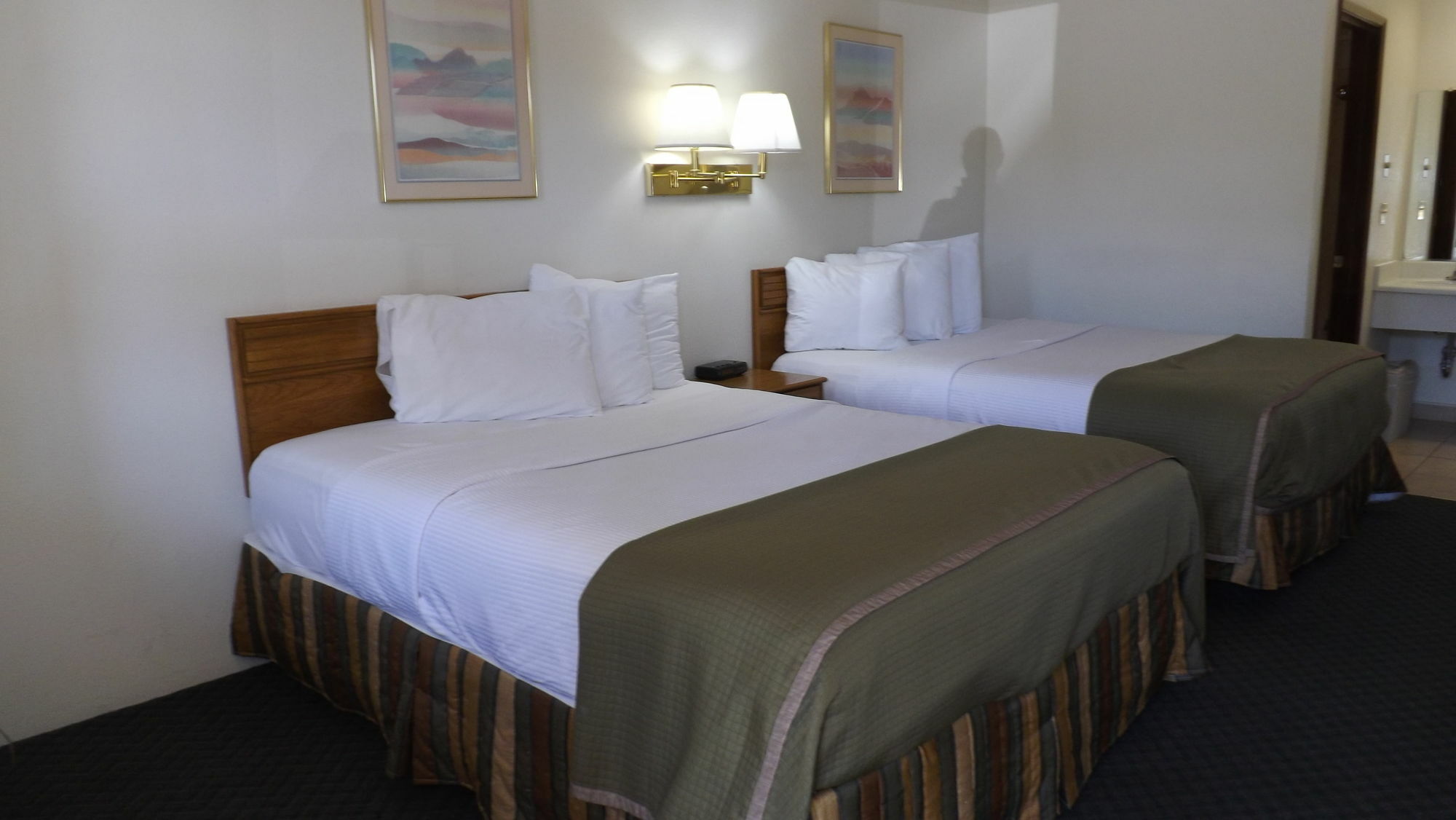 Howard Johnson By Wyndham Roseburg Exterior photo