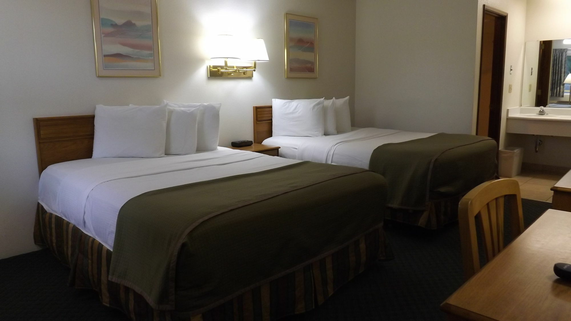 Howard Johnson By Wyndham Roseburg Exterior photo